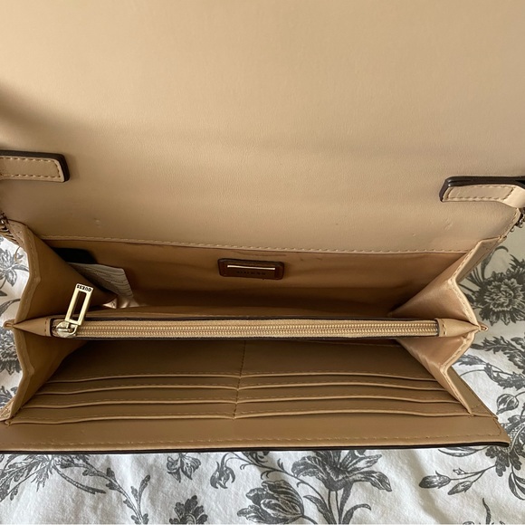 Guess Wallet Purse - Picture 5 of 5